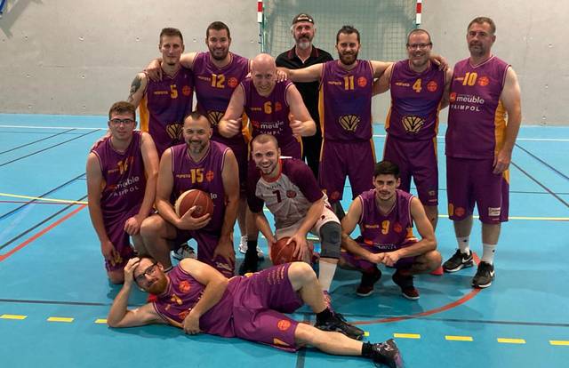 SENIOR 2 is a basket team. They are using SportEasy, the best web and mobile app to manage any sports team (football, soccer, rugby, basketball, baseball, hockey, volleyball...). Coaches and managers can organize the games and practices or send group messages to their players. Players have convenient access to their schedule or statistics. SportEasy is free and available online and there’s an app for iPhone and Android.