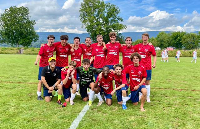 Juniors B is a football team. They are using SportEasy, the best web and mobile app to manage any sports team (football, soccer, rugby, basketball, baseball, hockey, volleyball...). Coaches and managers can organize the games and practices or send group messages to their players. Players have convenient access to their schedule or statistics. SportEasy is free and available online and there’s an app for iPhone and Android.