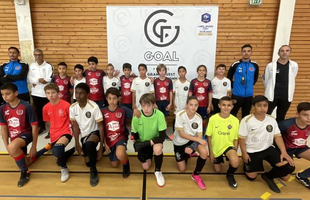 U12/U13 ELITE is a football team. They are using SportEasy, the best web and mobile app to manage any sports team (football, soccer, rugby, basketball, baseball, hockey, volleyball...). Coaches and managers can organize the games and practices or send group messages to their players. Players have convenient access to their schedule or statistics. SportEasy is free and available online and there’s an app for iPhone and Android.