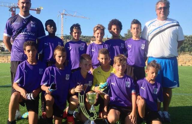 FC ISTRES U11 ( 1 ) is a football team. They are using SportEasy, the best web and mobile app to manage any sports team (football, soccer, rugby, basketball, baseball, hockey, volleyball...). Coaches and managers can organize the games and practices or send group messages to their players. Players have convenient access to their schedule or statistics. SportEasy is free and available online and there’s an app for iPhone and Android.