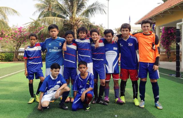 LFRD U12 is a football team. They are using SportEasy, the best web and mobile app to manage any sports team (football, soccer, rugby, basketball, baseball, hockey, volleyball...). Coaches and managers can organize the games and practices or send group messages to their players. Players have convenient access to their schedule or statistics. SportEasy is free and available online and there’s an app for iPhone and Android.