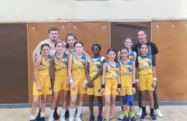 U13-F is a basket team. They are using SportEasy, the best web and mobile app to manage any sports team (football, soccer, rugby, basketball, baseball, hockey, volleyball...). Coaches and managers can organize the games and practices or send group messages to their players. Players have convenient access to their schedule or statistics. SportEasy is free and available online and there’s an app for iPhone and Android.
