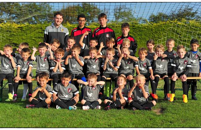 U6-U7 is a football team. They are using SportEasy, the best web and mobile app to manage any sports team (football, soccer, rugby, basketball, baseball, hockey, volleyball...). Coaches and managers can organize the games and practices or send group messages to their players. Players have convenient access to their schedule or statistics. SportEasy is free and available online and there’s an app for iPhone and Android.