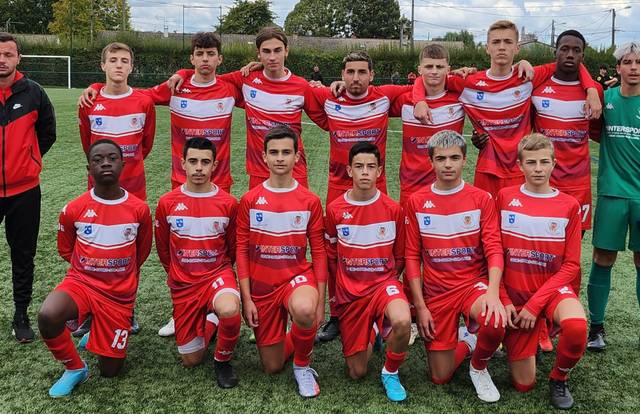 U16 R2 is a football team. They are using SportEasy, the best web and mobile app to manage any sports team (football, soccer, rugby, basketball, baseball, hockey, volleyball...). Coaches and managers can organize the games and practices or send group messages to their players. Players have convenient access to their schedule or statistics. SportEasy is free and available online and there’s an app for iPhone and Android.