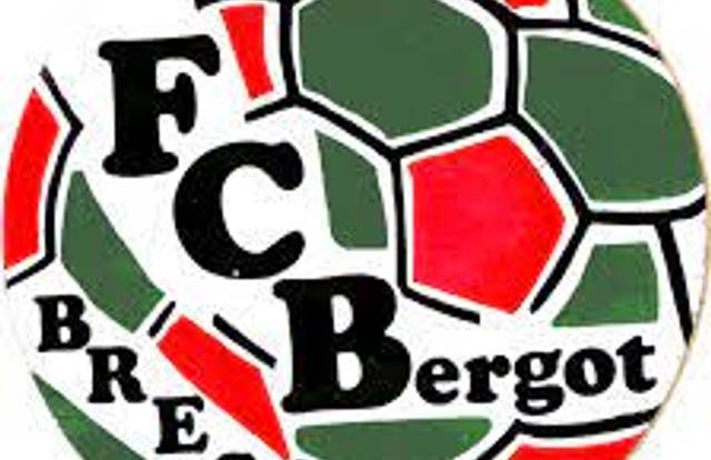 FC BERGOT Seniors équipe district 2 is a football team. They are using SportEasy, the best web and mobile app to manage any sports team (football, soccer, rugby, basketball, baseball, hockey, volleyball...). Coaches and managers can organize the games and practices or send group messages to their players. Players have convenient access to their schedule or statistics. SportEasy is free and available online and there’s an app for iPhone and Android.