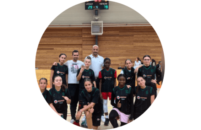 U15F is a basket team. They are using SportEasy, the best web and mobile app to manage any sports team (football, soccer, rugby, basketball, baseball, hockey, volleyball...). Coaches and managers can organize the games and practices or send group messages to their players. Players have convenient access to their schedule or statistics. SportEasy is free and available online and there’s an app for iPhone and Android.