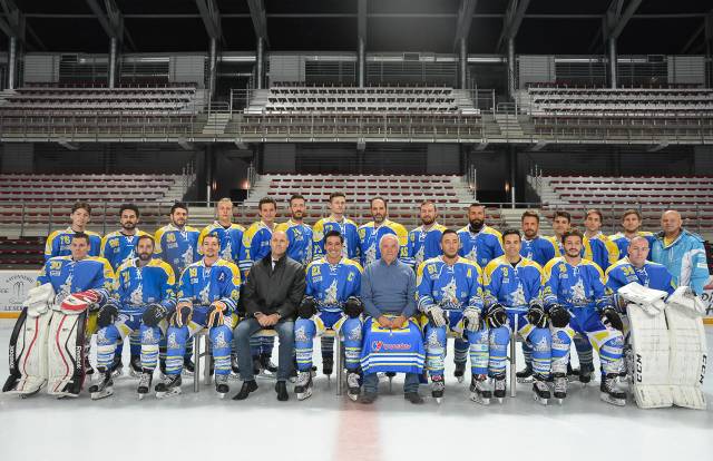 Boucaniers 3ème Division is a ice_hockey team. They are using SportEasy, the best web and mobile app to manage any sports team (football, soccer, rugby, basketball, baseball, hockey, volleyball...). Coaches and managers can organize the games and practices or send group messages to their players. Players have convenient access to their schedule or statistics. SportEasy is free and available online and there’s an app for iPhone and Android.