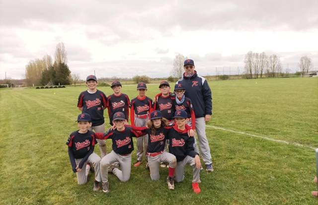 12U is a baseball team. They are using SportEasy, the best web and mobile app to manage any sports team (football, soccer, rugby, basketball, baseball, hockey, volleyball...). Coaches and managers can organize the games and practices or send group messages to their players. Players have convenient access to their schedule or statistics. SportEasy is free and available online and there’s an app for iPhone and Android.