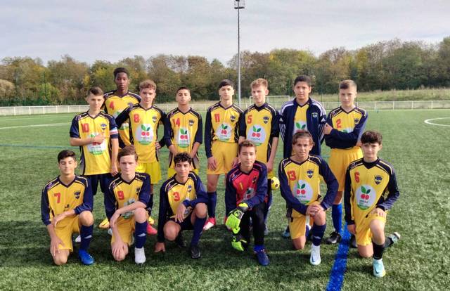 U16 - D3 is a football team. They are using SportEasy, the best web and mobile app to manage any sports team (football, soccer, rugby, basketball, baseball, hockey, volleyball...). Coaches and managers can organize the games and practices or send group messages to their players. Players have convenient access to their schedule or statistics. SportEasy is free and available online and there’s an app for iPhone and Android.