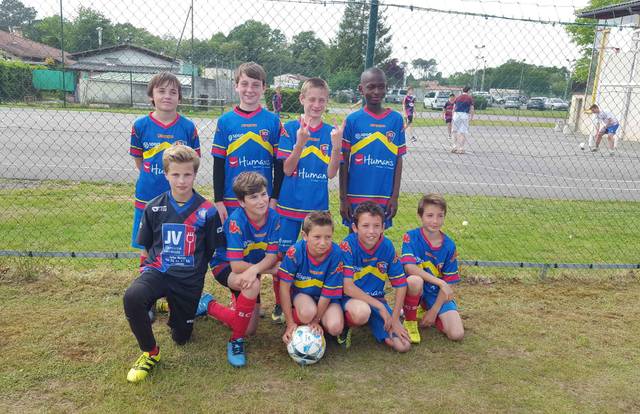 U13 FCSCS is a football team. They are using SportEasy, the best web and mobile app to manage any sports team (football, soccer, rugby, basketball, baseball, hockey, volleyball...). Coaches and managers can organize the games and practices or send group messages to their players. Players have convenient access to their schedule or statistics. SportEasy is free and available online and there’s an app for iPhone and Android.