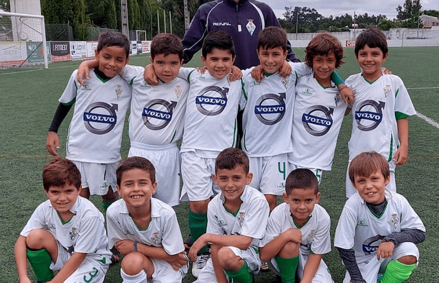 Traquinas A is a football team. They are using SportEasy, the best web and mobile app to manage any sports team (football, soccer, rugby, basketball, baseball, hockey, volleyball...). Coaches and managers can organize the games and practices or send group messages to their players. Players have convenient access to their schedule or statistics. SportEasy is free and available online and there’s an app for iPhone and Android.