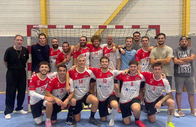 Senior dourdan is a handball team. They are using SportEasy, the best web and mobile app to manage any sports team (football, soccer, rugby, basketball, baseball, hockey, volleyball...). Coaches and managers can organize the games and practices or send group messages to their players. Players have convenient access to their schedule or statistics. SportEasy is free and available online and there’s an app for iPhone and Android.