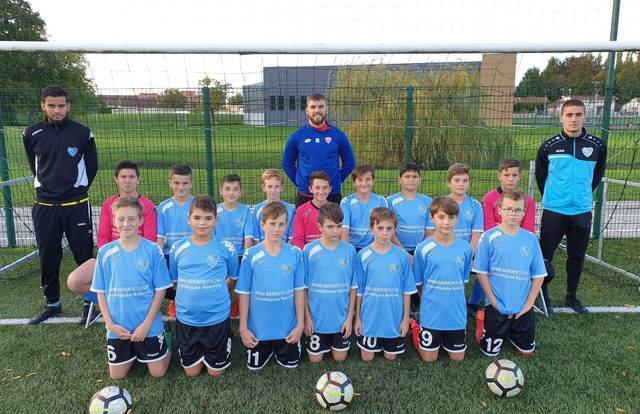 FCMPL U13 is a football team. They are using SportEasy, the best web and mobile app to manage any sports team (football, soccer, rugby, basketball, baseball, hockey, volleyball...). Coaches and managers can organize the games and practices or send group messages to their players. Players have convenient access to their schedule or statistics. SportEasy is free and available online and there’s an app for iPhone and Android.