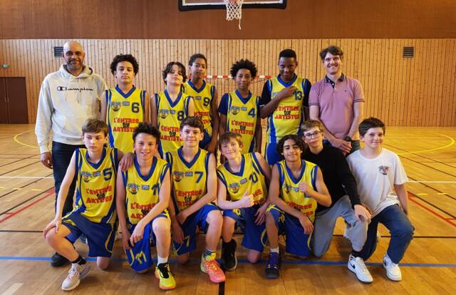 U15M - MINIMES is a basket team. They are using SportEasy, the best web and mobile app to manage any sports team (football, soccer, rugby, basketball, baseball, hockey, volleyball...). Coaches and managers can organize the games and practices or send group messages to their players. Players have convenient access to their schedule or statistics. SportEasy is free and available online and there’s an app for iPhone and Android.