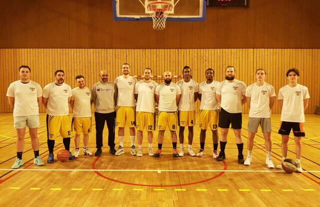 SENIORS M is a basket team. They are using SportEasy, the best web and mobile app to manage any sports team (football, soccer, rugby, basketball, baseball, hockey, volleyball...). Coaches and managers can organize the games and practices or send group messages to their players. Players have convenient access to their schedule or statistics. SportEasy is free and available online and there’s an app for iPhone and Android.